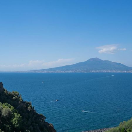 Sea View Deluxe Apartments Vico Equense Buitenkant foto
